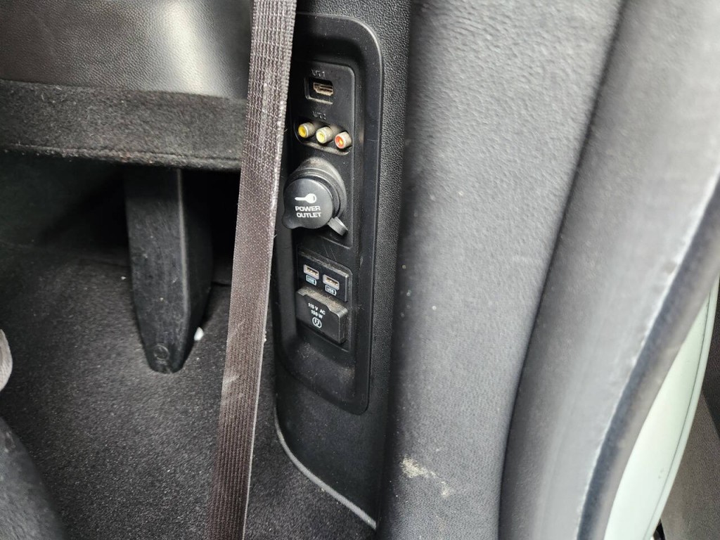 2014 Chrysler Town & Country Image 26