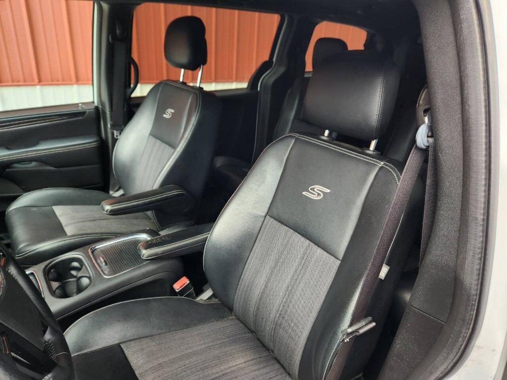2014 Chrysler Town & Country Image 27