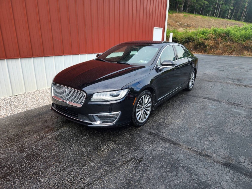 2017 Lincoln MKZ Image 2