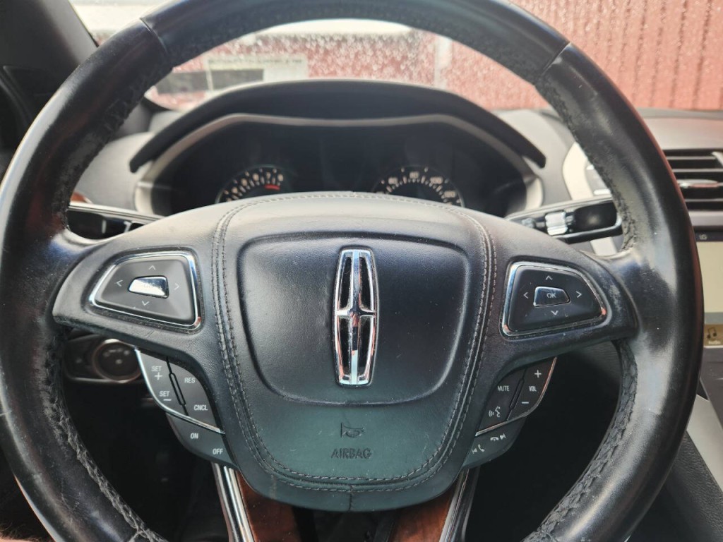 2017 Lincoln MKZ Image 16
