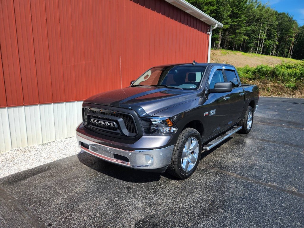 2017 RAM 1500 Image 3