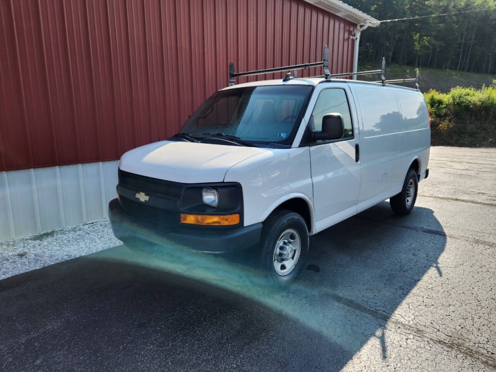 2016 Chevrolet Express Image 3