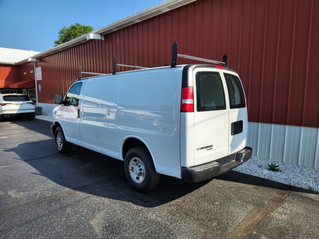 2016 Chevrolet Express Image 10