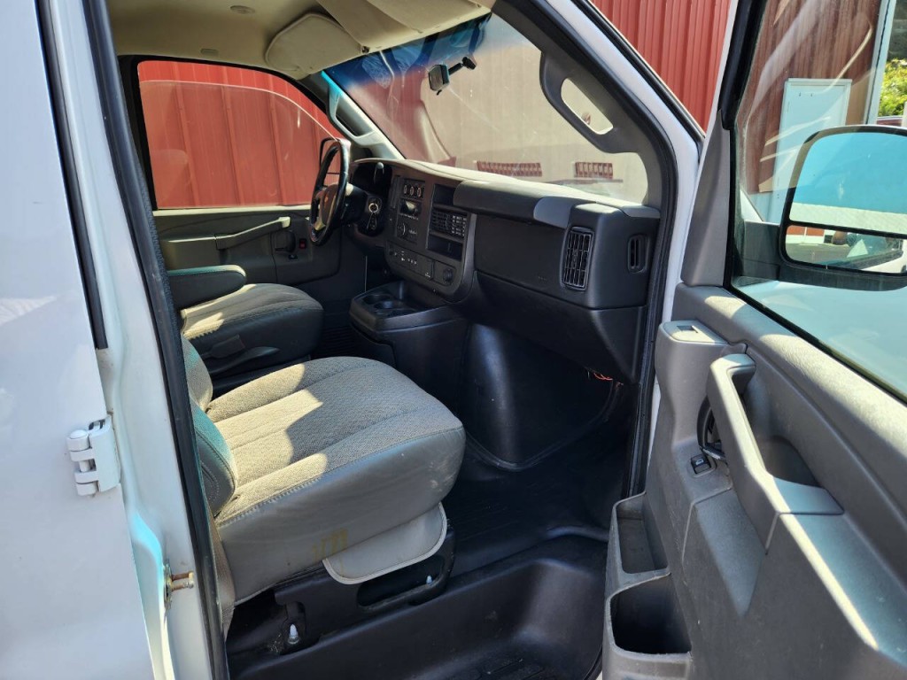 2016 Chevrolet Express Image 14