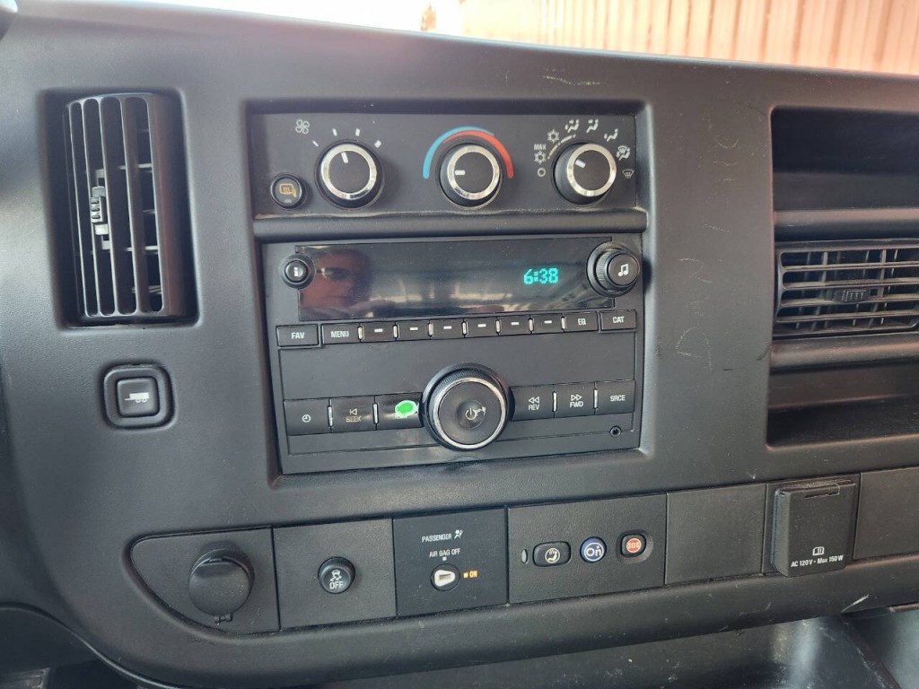 2016 Chevrolet Express Image 17