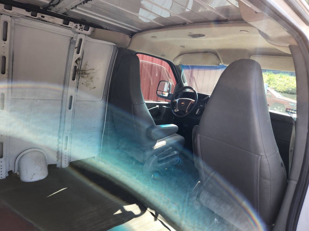 2016 Chevrolet Express Image 20