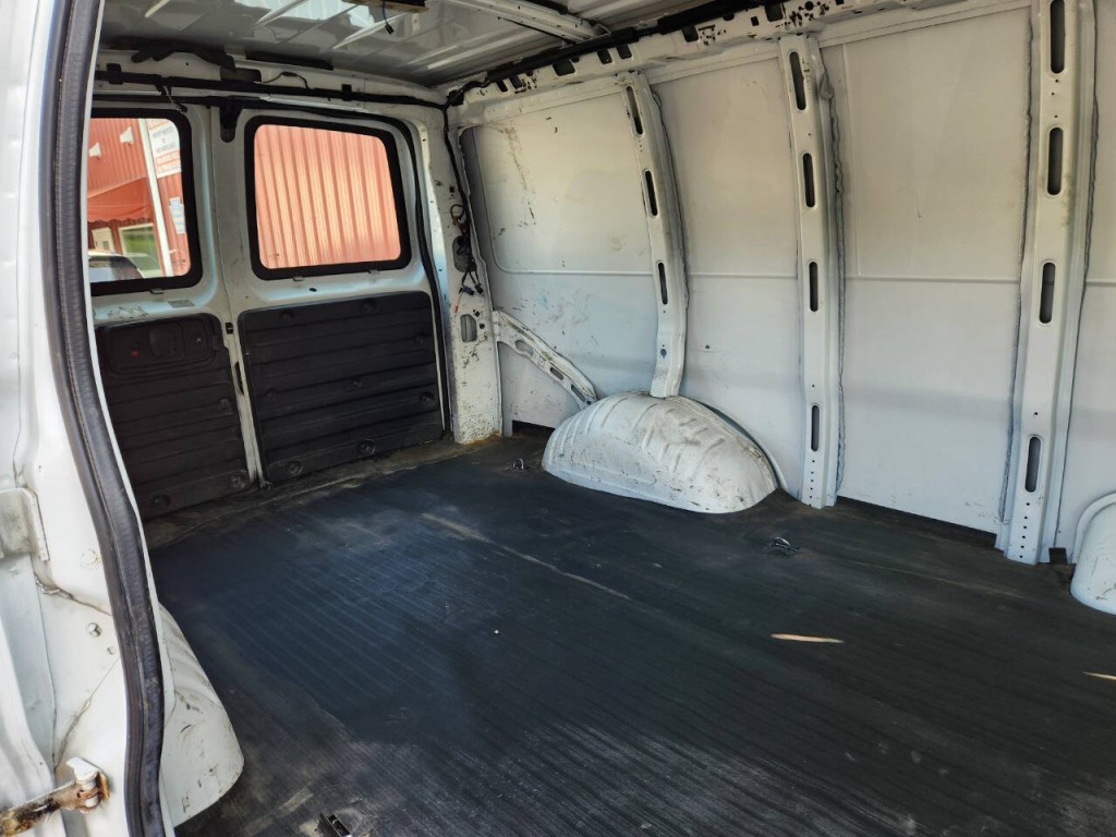 2016 Chevrolet Express Image 21