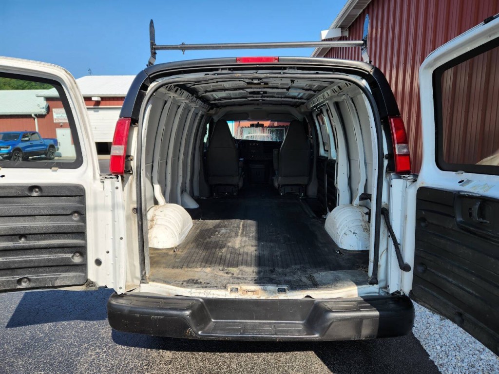 2016 Chevrolet Express Image 24