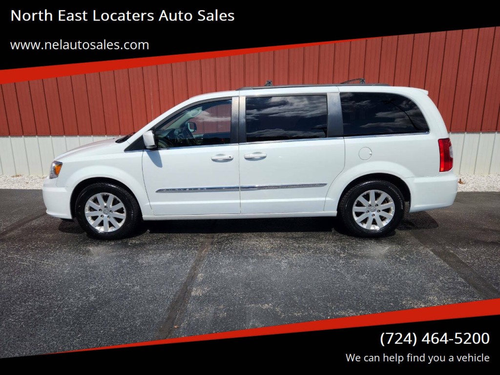 2016 Chrysler Town & Country Image 1