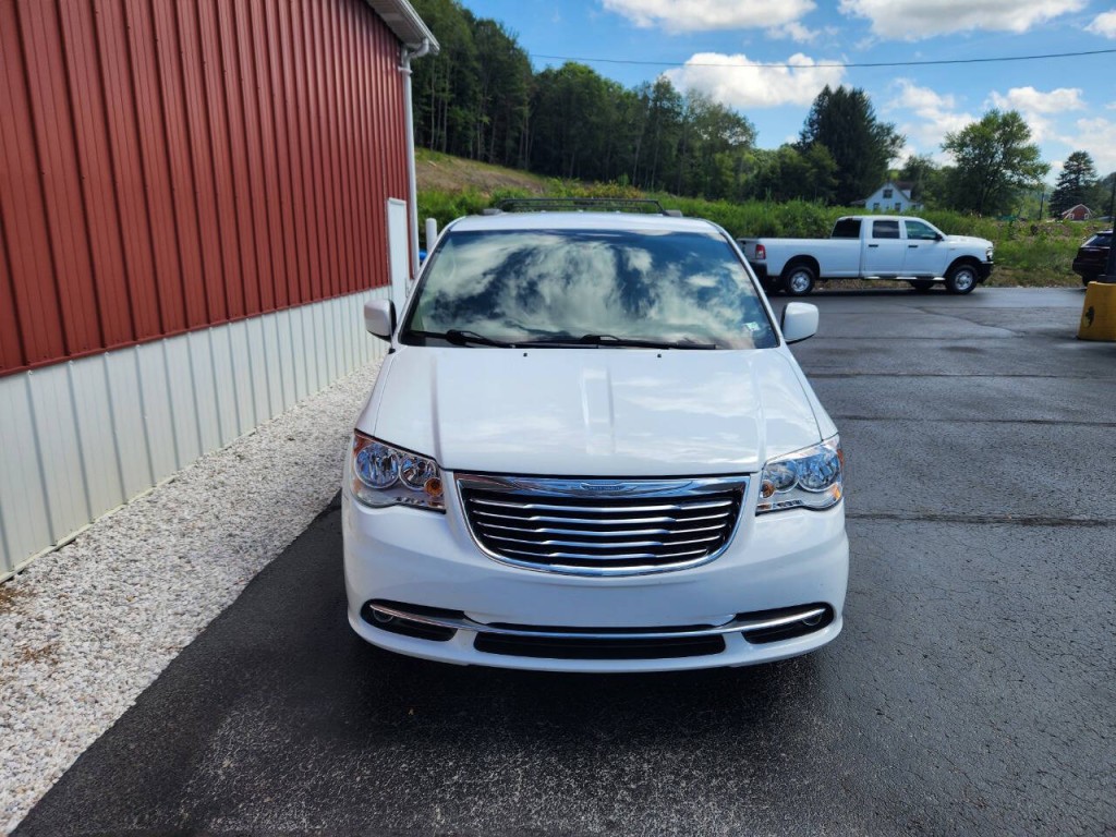 2016 Chrysler Town & Country Image 4