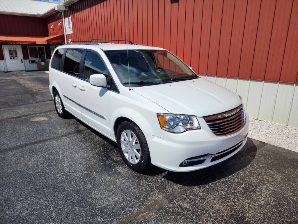 2016 Chrysler Town & Country Image 5