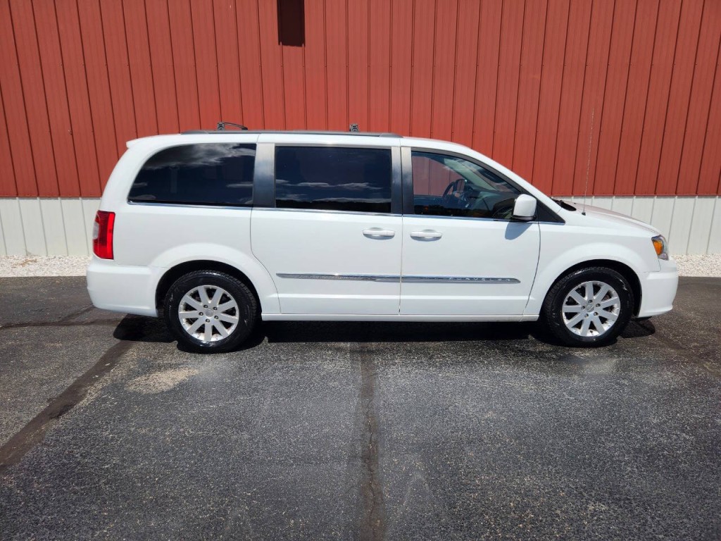2016 Chrysler Town & Country Image 6