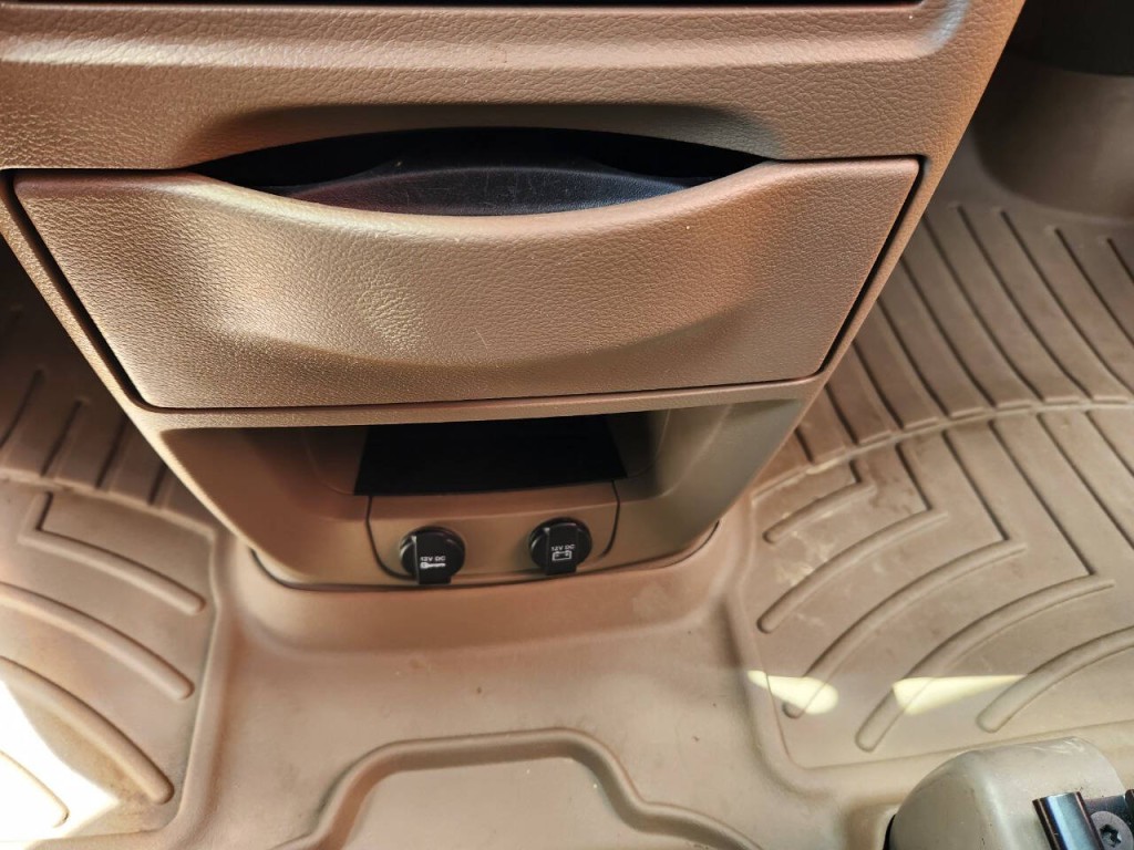 2016 Chrysler Town & Country Image 20