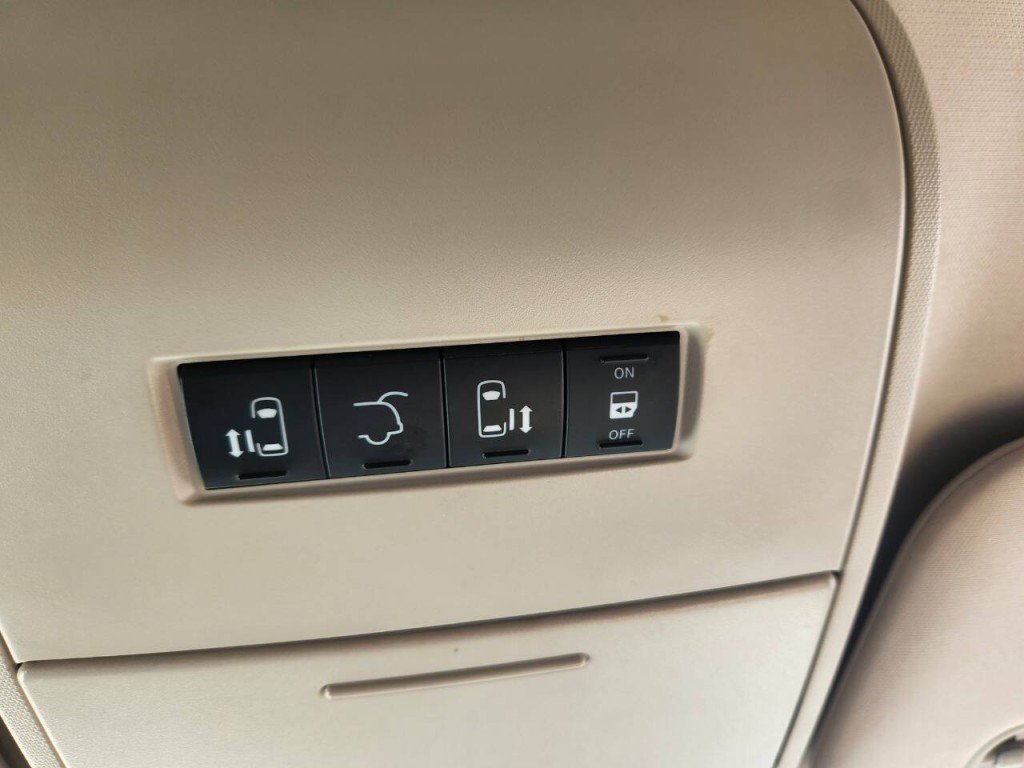 2016 Chrysler Town & Country Image 22