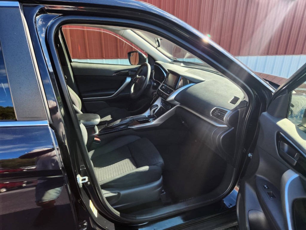 2018 Mitsubishi Eclipse Image 10