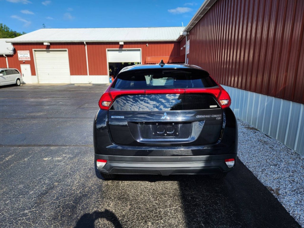 2018 Mitsubishi Eclipse Image 11