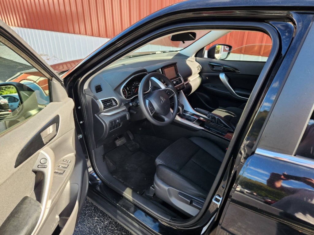 2018 Mitsubishi Eclipse Image 14