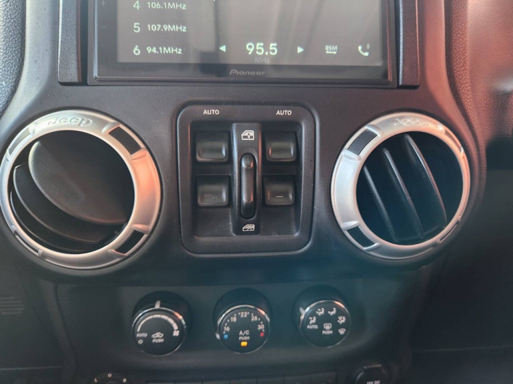 2014 Jeep Wrangler Unlimited Image 19