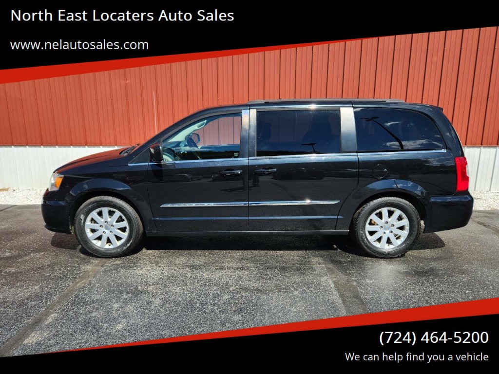 2015 Chrysler Town & Country Image 1