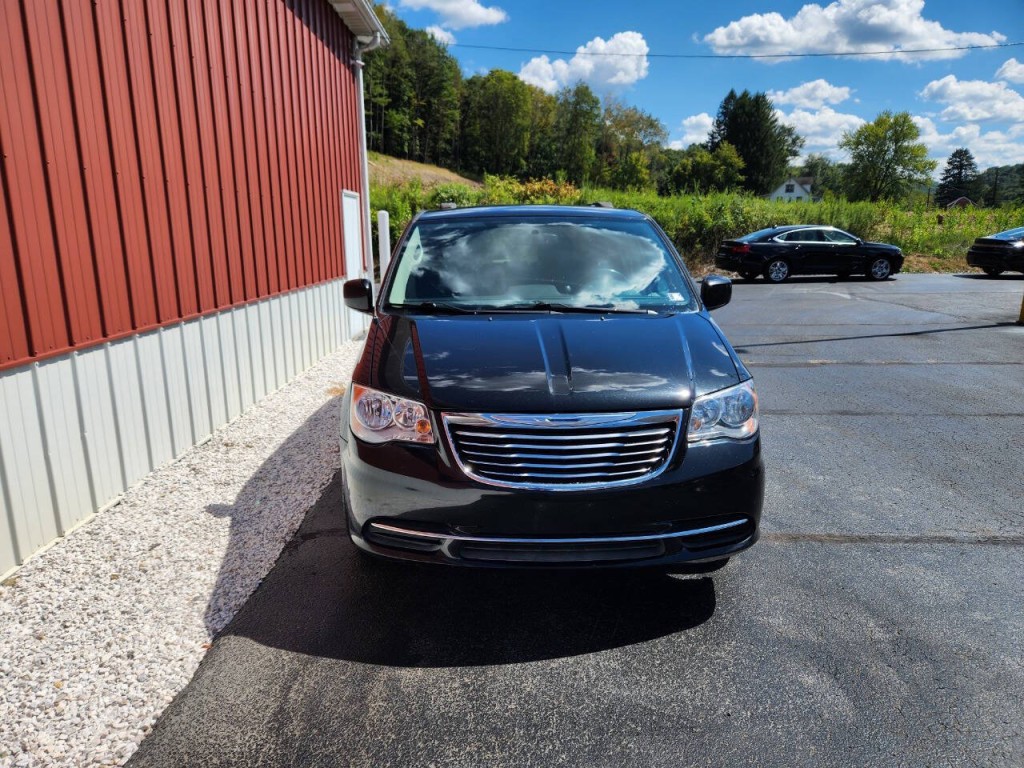 2015 Chrysler Town & Country Image 3