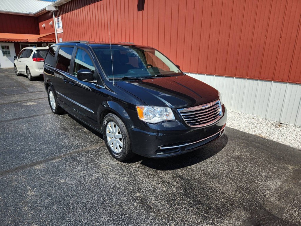2015 Chrysler Town & Country Image 4