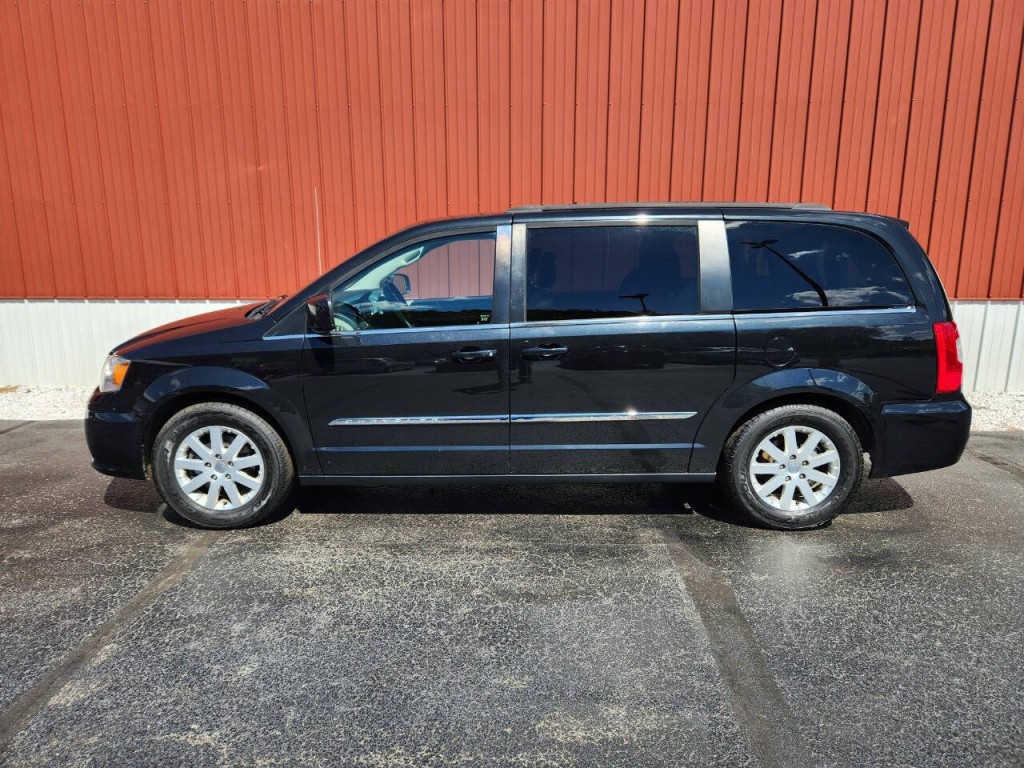 2015 Chrysler Town & Country Image 9