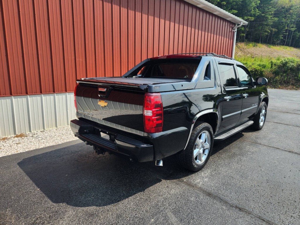 2013 Chevrolet Avalanche Image 8