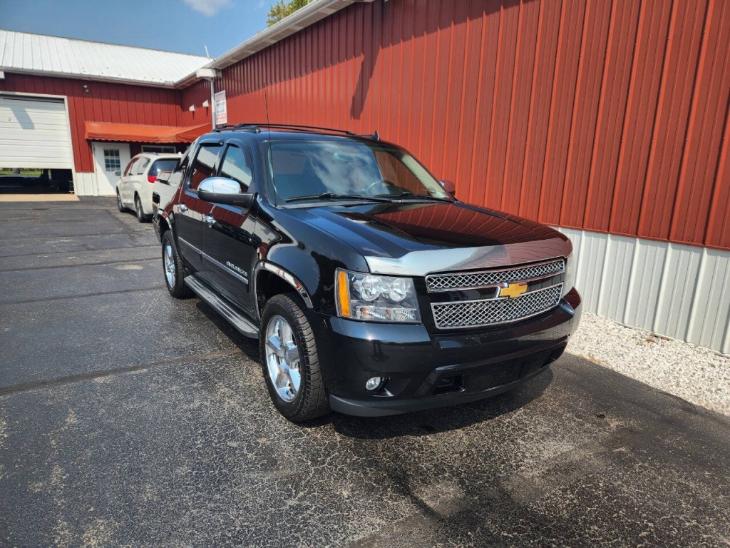 2013 Chevrolet Avalanche Image 11
