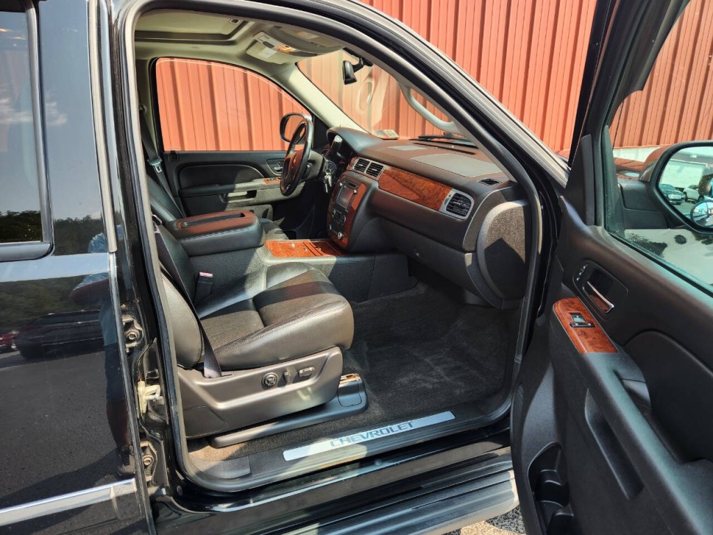2013 Chevrolet Avalanche Image 12