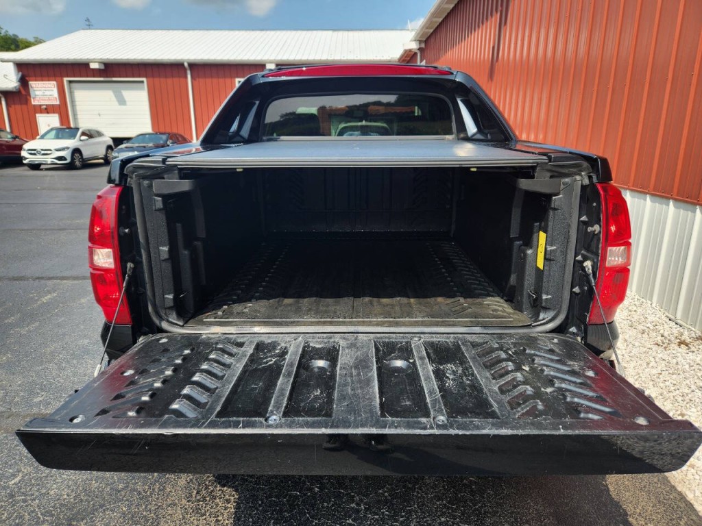 2013 Chevrolet Avalanche Image 17
