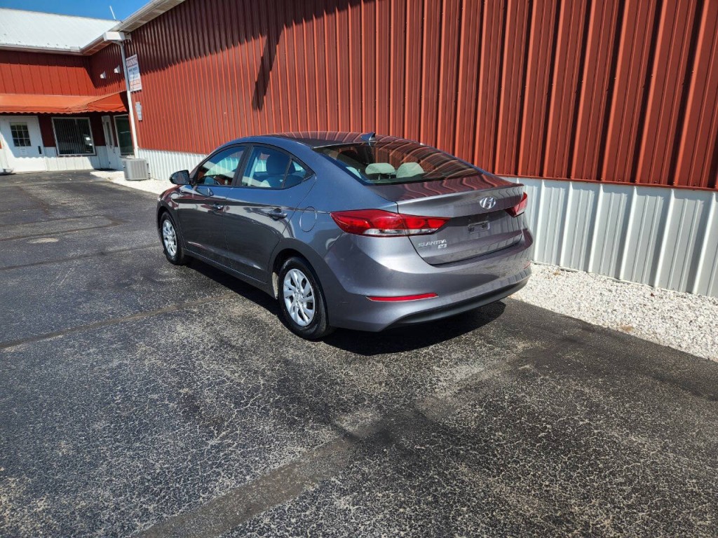 2017 Hyundai Elantra Image 3