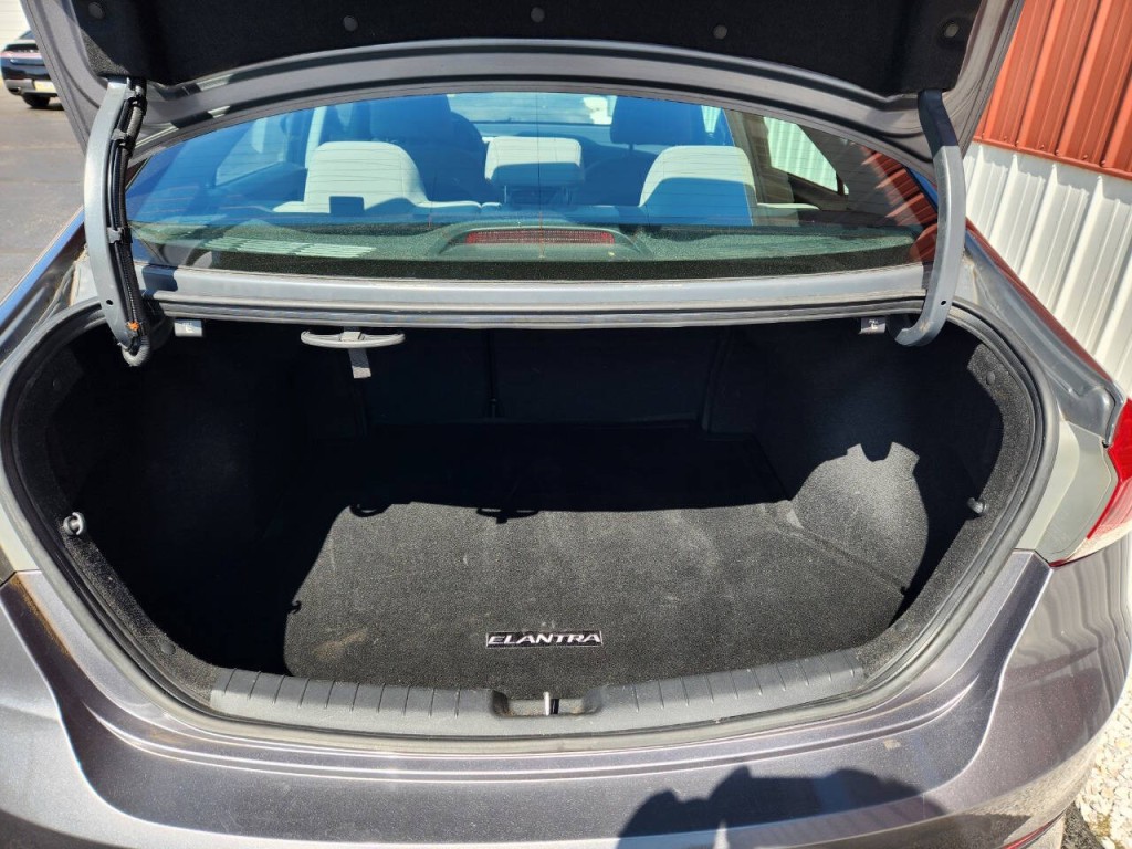 2017 Hyundai Elantra Image 8