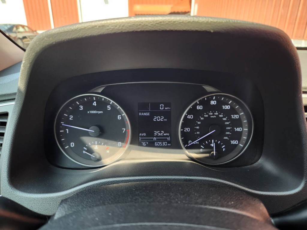 2017 Hyundai Elantra Image 10