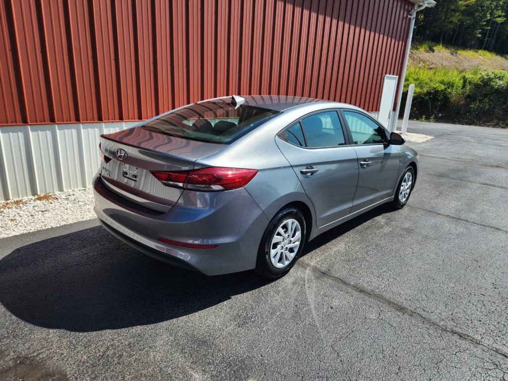 2017 Hyundai Elantra Image 14