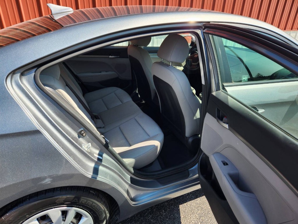 2017 Hyundai Elantra Image 19