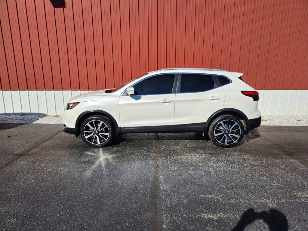 2017 Nissan Rogue Image 2