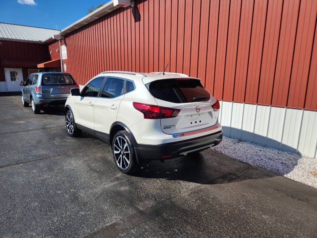 2017 Nissan Rogue Image 3