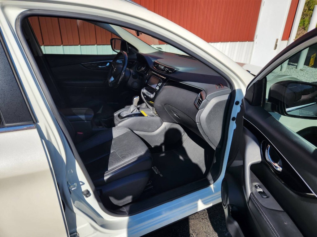 2017 Nissan Rogue Image 10