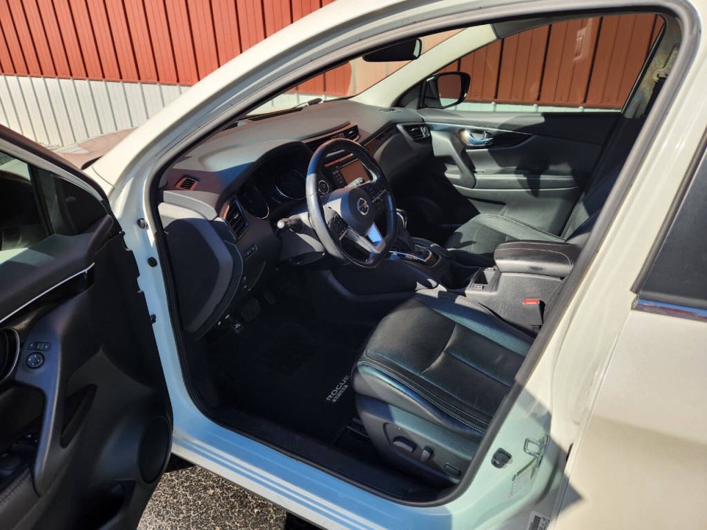 2017 Nissan Rogue Image 14
