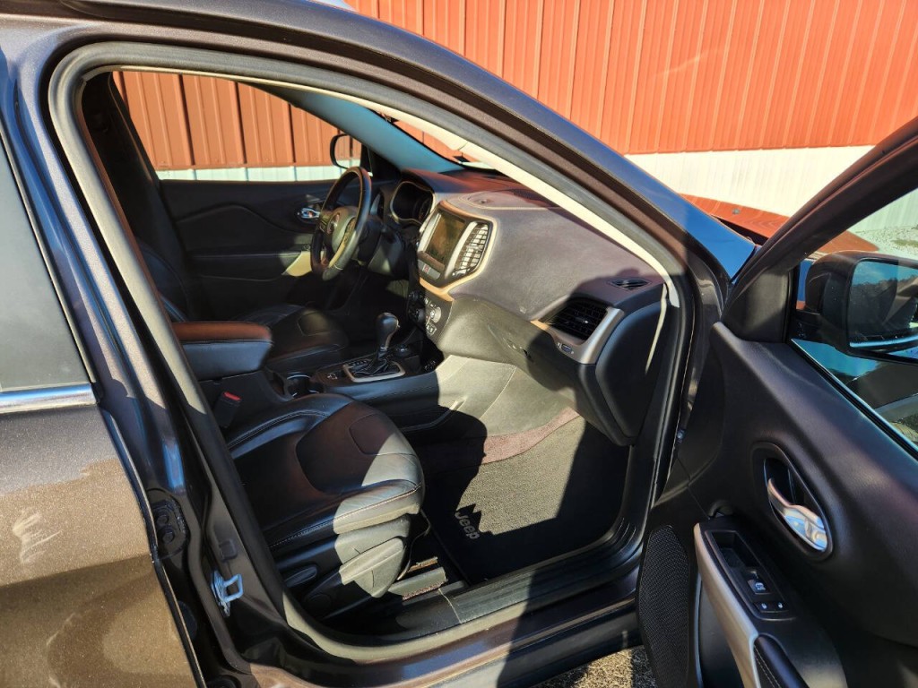 2017 Jeep Cherokee Image 11