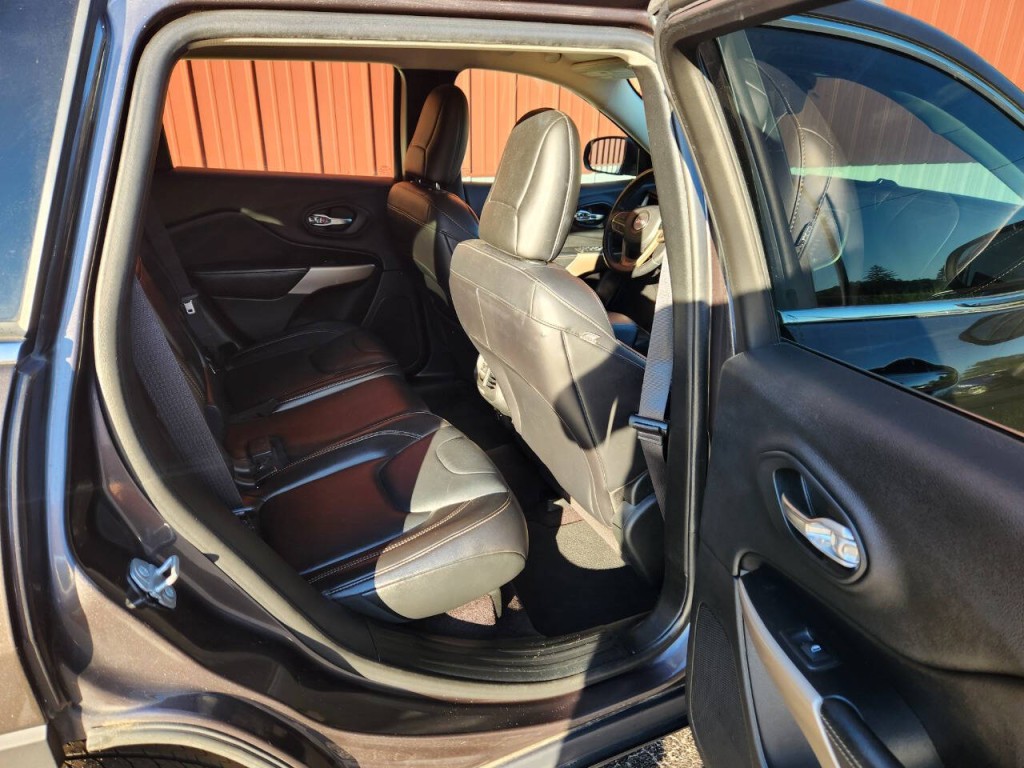 2017 Jeep Cherokee Image 12