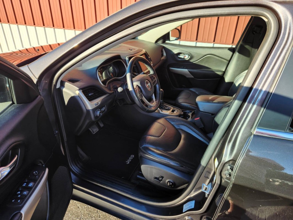 2017 Jeep Cherokee Image 13