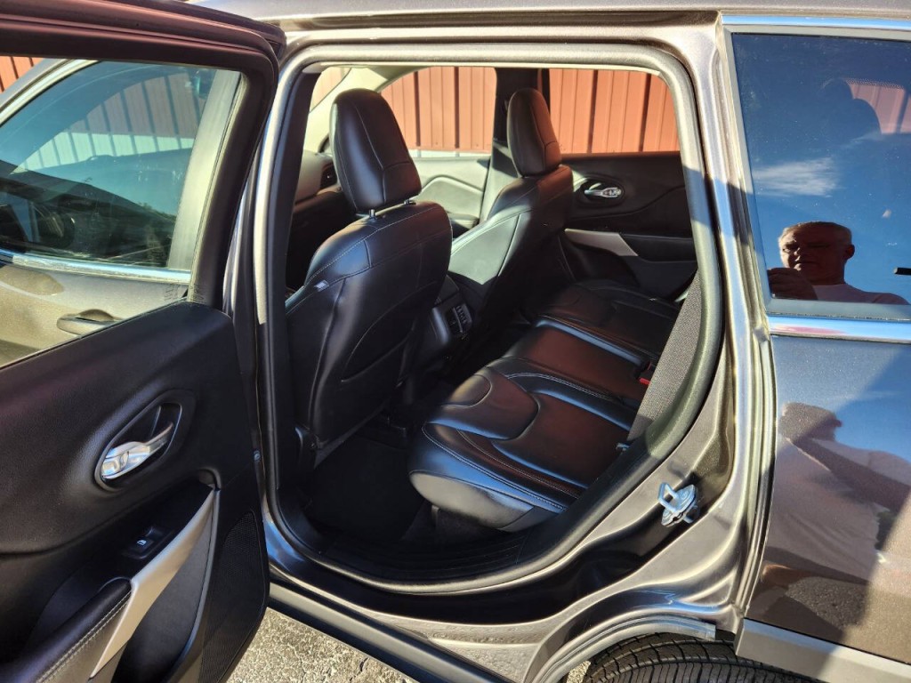 2017 Jeep Cherokee Image 14