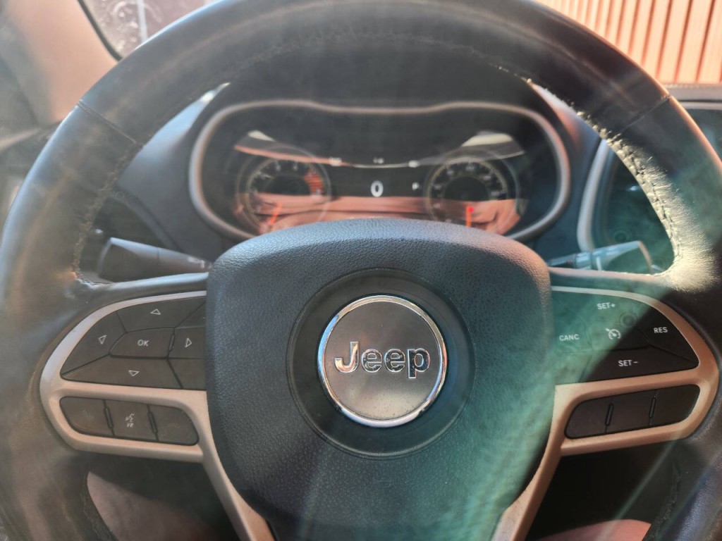 2017 Jeep Cherokee Image 17