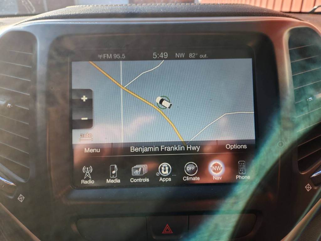 2017 Jeep Cherokee Image 19