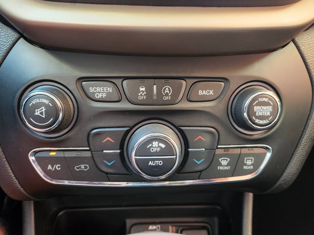 2017 Jeep Cherokee Image 21