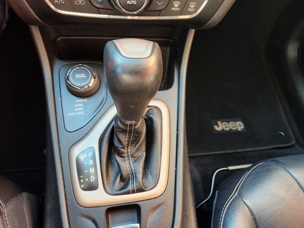 2017 Jeep Cherokee Image 24