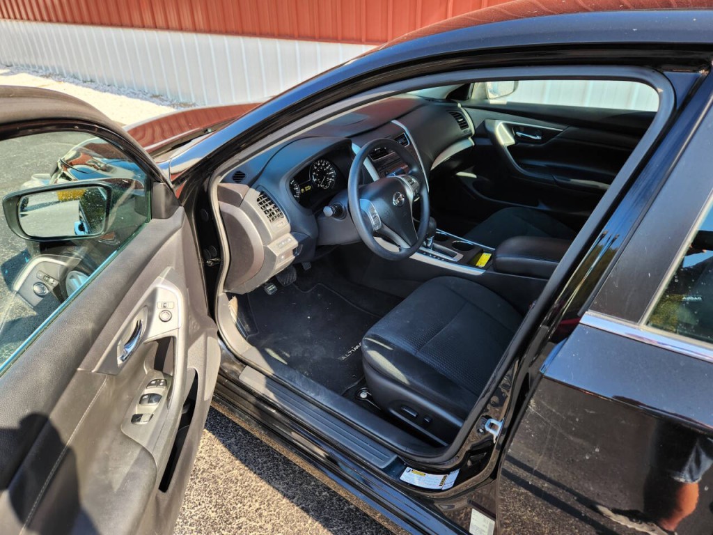2015 Nissan Altima Image 9