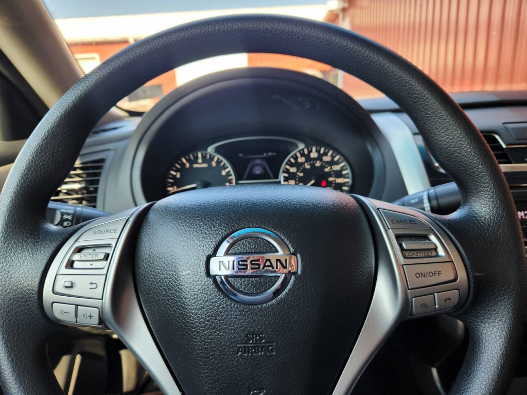 2015 Nissan Altima Image 10