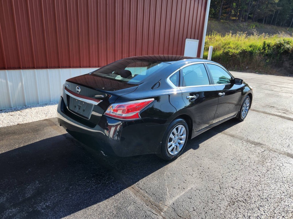 2015 Nissan Altima Image 19